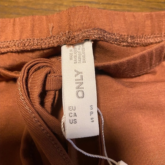 NWT Neon & Nylon Leggings - Picture 5 of 6